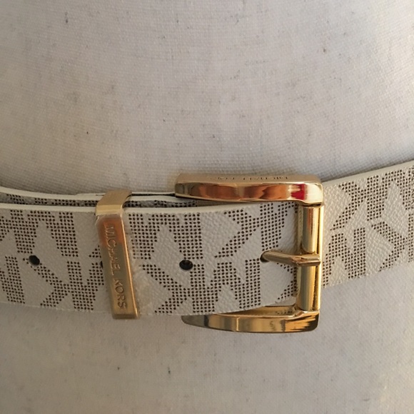 Michael Kors Reversible Signature Leather Belt - Picture 2 of 3